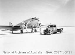 Refuelling A65-123 at Forest WA.jpg